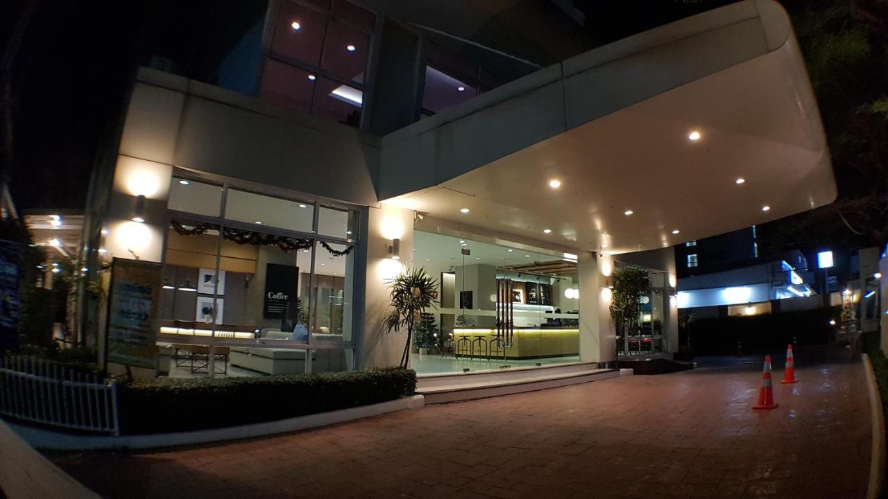 廊曼国际机场皇家蜜蜂公寓式酒店 曼谷 外观 照片